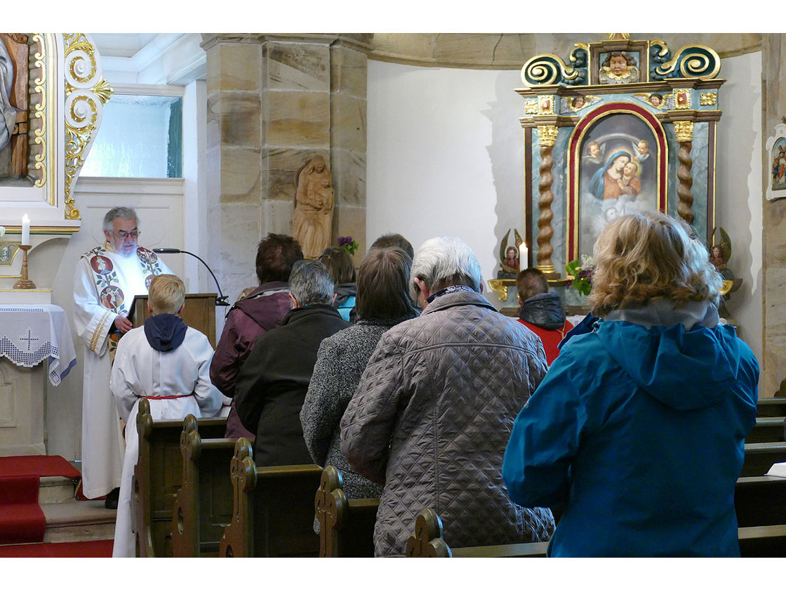 Bittprozession an der Weingartenkapelle (Foto: Karl-Franz Thiede)